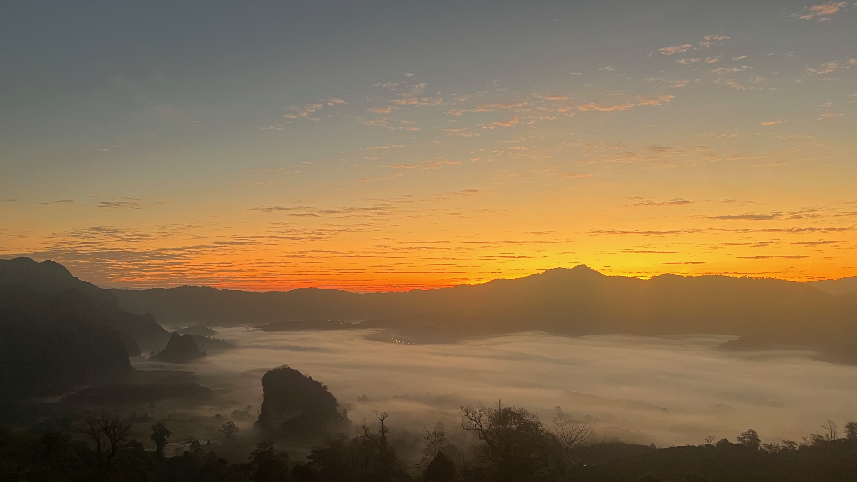 Morning mist over the mountains of Phayao at dawn
